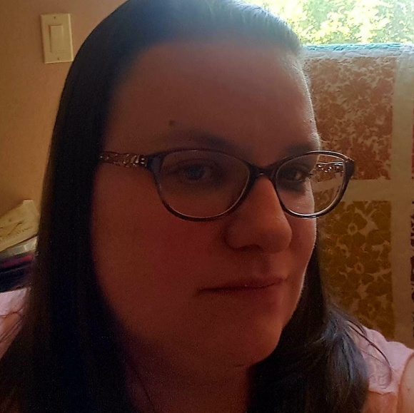 Meet your Posher, Amanda - Picture 1 of 1
